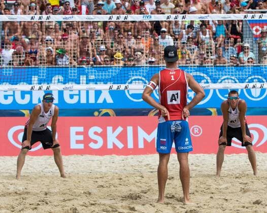 28.07.2016, Strandbad, Klagenfurt, AUT, FIVB World Tour, Beachvolleyball Major Series, Klagenfurt, Herren, im Bild Martin Ermacora (1, AUT) vorne, Martins Plavins (1, LAT), Haralds Regza (2, LAT) hinten during the FIVB World Tour Major Series Tournament at the Strandbad in Klagenfurt, Austria on 2016 07 28. Klagenfurt EP_ste