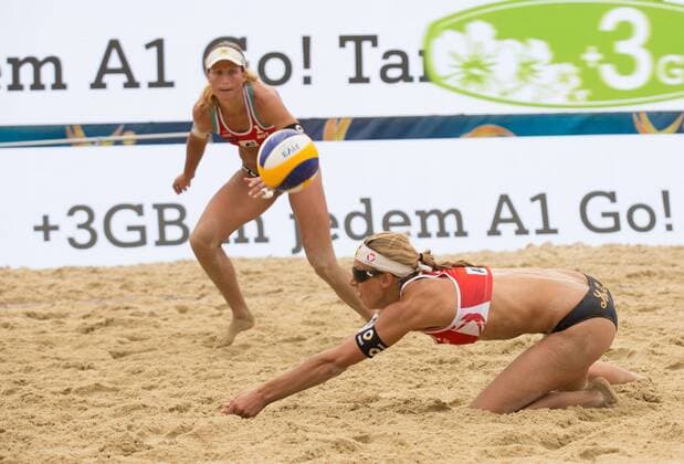 28.07.2016, Strandbad, Klagenfurt, AUT, FIVB World Tour, Beachvolleyball Major Series, Klagenfurt, Herren, im Bild Barbara Hansel (1, AUT), Stefanie Schwaiger (2, AUT) during the FIVB World Tour Major Series Tournament at the Strandbad in Klagenfurt, Austria on 2016 07 28. Klagenfurt EP_ste