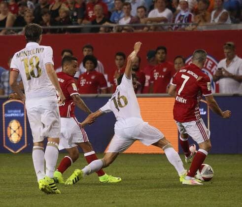 July 27, 2016 - Chicao, Illinois, U.S - Bayern Munich Midfielder FRANCK RIBERY (7) and AC Milan Midfielder POLI ANDREA (16) in action during the first half of the game at Soldier Field. SOCCER 2016: Penalties were needed to break a 3-3 draw between Bayern Munich and AC Milan Wednesday July 27, 2016 at Soldier Field in Chicago, Illinois. AC Milan won the shootout 5-3. - ZUMAl136