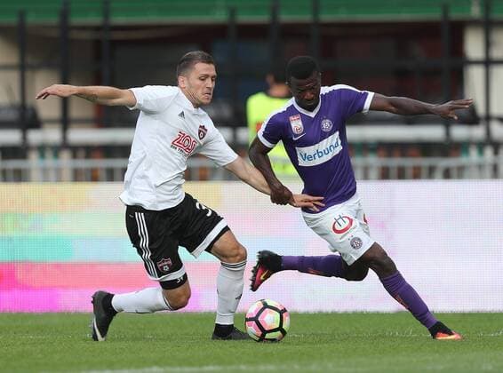 SOCCER - EL quali, A.Wien vs Trnava VIENNA,AUSTRIA,28.JUL.16 - SOCCER - UEFA Europa League, qualification, FK Austria Wien vs FC Spartak Trnava. Image shows Lukas Gressak (Spartak Trnava) and Olarenwaju Kayode (A.Wien). GEPAxpictures xChristianxOrt