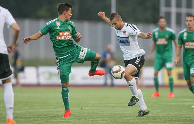 SOCCER - EL quali, Zhodino vs Rapid ZHODZINA,BELARUS,28.JUL.16 - SOCCER - UEFA Europa League, qualification, FC Torpedo Zhodino vs SK Rapid Wien. Image shows Thomas Murg (Rapid) and Andrei Khachaturyan (Schodsina). Keywords: Wien Energie. GEPAxpictures xMarioxKneisl