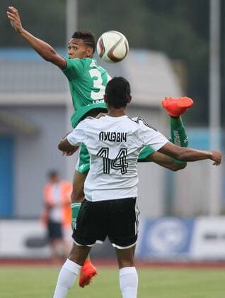 SOCCER - EL quali, Zhodino vs Rapid ZHODZINA,BELARUS,28.JUL.16 - SOCCER - UEFA Europa League, qualification, FC Torpedo Zhodino vs SK Rapid Wien. Image shows Joelinton (Rapid) and Terenti Lutsevic (Schodsina). Keywords: Wien Energie. GEPAxpictures xMarioxKneisl