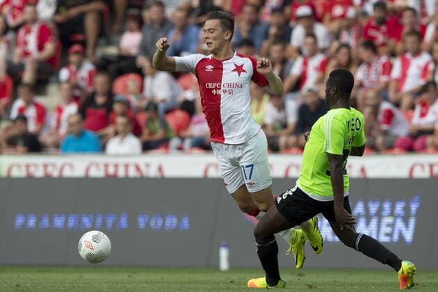 Bilder des Tages - Sport From left: Jaroslav Mihalik from Slavia and Alhassan Wakaso from Rio in action during the Football Europa League 3rd qualifying round match SK Slavia Praha vs Rio Ave, in Prague, Czech Republic, July 28, 2016. (CTKxPhoto MichalxKamaryt) CTKPhotoP201607280927601  kmt 4