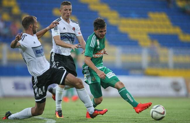 SOCCER - EL quali, Zhodino vs Rapid ZHODZINA,BELARUS,28.JUL.16 - SOCCER - UEFA Europa League, qualification, FC Torpedo Zhodino vs SK Rapid Wien. Image shows Maxym Imerekov, Sergiy Shapoval (Schodsina) and Thomas Murg (Rapid). Keywords: Wien Energie. GEPAxpictures xMarioxKneisl