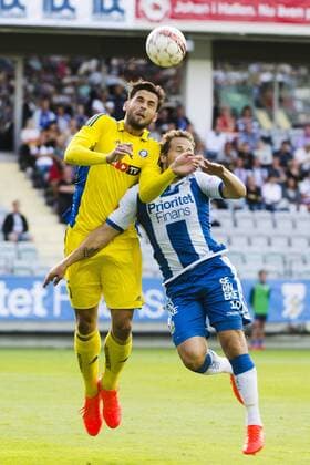 Fußball, EL Quali, IFK Göteborg - HJK Helsinki 160728 HJK Helsingfors Lum Rexhepi och IFK Göteborgs Tobias Hysen i nickduell under fotbollsmatchen i kvalet till Europa League mellan IFK Göteborg och HJK Helsingfors den 28 juli 2016 i Göteborg.  Copyright: MATHIASxBERGELD BB160728BB134