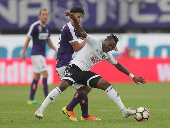 Bilder des Tages - Sport SOCCER - EL quali, A.Wien vs Trnava VIENNA,AUSTRIA,28.JUL.16 - SOCCER - UEFA Europa League, qualification, FK Austria Wien vs FC Spartak Trnava. Image shows Tarkan Serbest (A.Wien) and Babatounde Bello (Spartak Trnava). GEPAxpictures xChristianxOrt