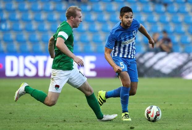 Cork s Stephen Dooley and Genk s Sandy Walsh fight for the ball during the first leg game of the third qualifying round between Belgian first league soccer team KRC Genk and Ireland s Cork City F.C. in the Europa League competition, on Thursday 28 July 2016, in Genk. VIRGINIExLEFOUR  x04899731x