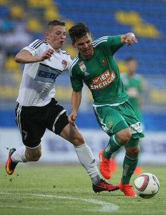 SOCCER - EL quali, Zhodino vs Rapid ZHODZINA,BELARUS,28.JUL.16 - SOCCER - UEFA Europa League, qualification, FC Torpedo Zhodino vs SK Rapid Wien. Image shows Sergiy Shapoval (Schodsina) and Thomas Murg (Rapid). Keywords: Wien Energie. GEPAxpictures xMarioxKneisl