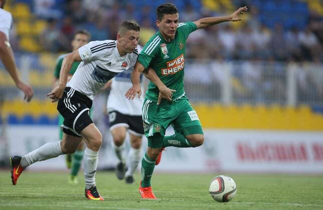 SOCCER - EL quali, Zhodino vs Rapid ZHODZINA,BELARUS,28.JUL.16 - SOCCER - UEFA Europa League, qualification, FC Torpedo Zhodino vs SK Rapid Wien. Image shows Sergiy Shapoval (Schodsina) and Thomas Murg (Rapid). Keywords: Wien Energie. GEPAxpictures xMarioxKneisl