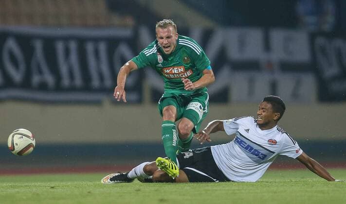 SOCCER - EL quali, Zhodino vs Rapid ZHODZINA,BELARUS,28.JUL.16 - SOCCER - UEFA Europa League, qualification, FC Torpedo Zhodino vs SK Rapid Wien. Image shows Christopher Dibon (Rapid) and Terenti Lutsevic (Schodsina). Keywords: Wien Energie. GEPAxpictures xMarioxKneisl