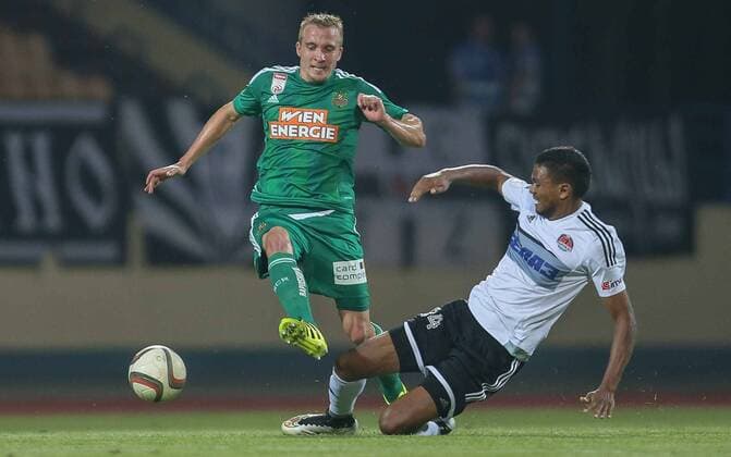SOCCER - EL quali, Zhodino vs Rapid ZHODZINA,BELARUS,28.JUL.16 - SOCCER - UEFA Europa League, qualification, FC Torpedo Zhodino vs SK Rapid Wien. Image shows Christopher Dibon (Rapid) and Terenti Lutsevic (Schodsina). Keywords: Wien Energie. GEPAxpictures xMarioxKneisl