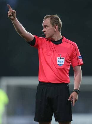 SOCCER - EL quali, Zhodino vs Rapid ZHODZINA,BELARUS,28.JUL.16 - SOCCER - UEFA Europa League, qualification, FC Torpedo Zhodino vs SK Rapid Wien. Image shows referee Thorvaldur Arnason (ISL). Keywords: Wien Energie. GEPAxpictures xMarioxKneisl