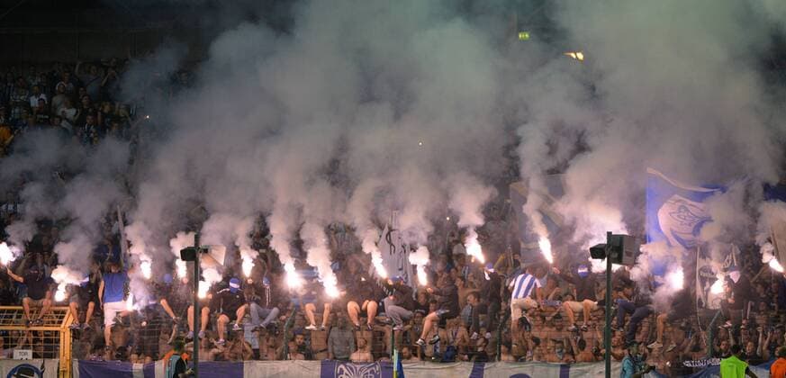 Fussball, Herren, Saison 2016 17, Europa League, 3. Qualifikationsrunde (Hinspiel), Hertha BSC - Bröndby IF Kopenhagen im Jahn-Sportpark, Fans von Hertha brennen Feuerwerk ab, 28.07. 2016,