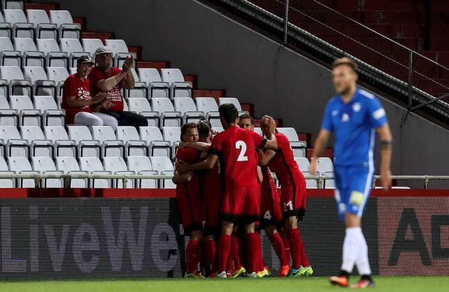 SOCCER - EL quali, Admira vs Liberec MARIA ENZERSDORF,AUSTRIA,28.JUL.16 - SOCCER - UEFA Europa League, qualification, FC Admira Wacker Moedling vs FC Slovan Liberec. Image shows the rejoicing of Admira. GEPAxpictures xPatrickxLeuk