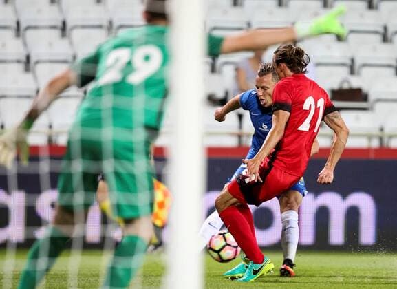 SOCCER - EL quali, Admira vs Liberec MARIA ENZERSDORF,AUSTRIA,28.JUL.16 - SOCCER - UEFA Europa League, qualification, FC Admira Wacker Moedling vs FC Slovan Liberec. Image shows Milan Nitriansky (Liberec) and Markus Wostry (Admira). GEPAxpictures xPatrickxLeuk