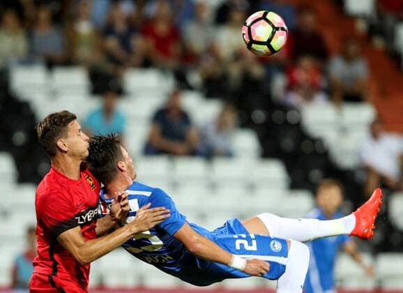 SOCCER - EL quali, Admira vs Liberec MARIA ENZERSDORF,AUSTRIA,28.JUL.16 - SOCCER - UEFA Europa League, qualification, FC Admira Wacker Moedling vs FC Slovan Liberec. Image shows Stephan Zwierschitz (Admira) and Egon Vuch (Liberec). GEPAxpictures xPatrickxLeuk