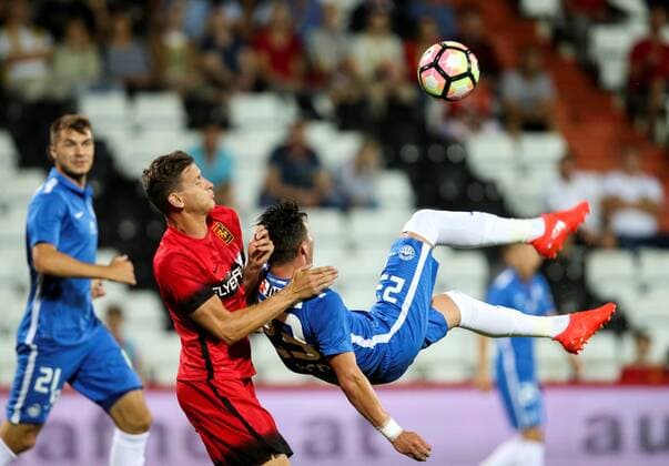 SOCCER - EL quali, Admira vs Liberec MARIA ENZERSDORF,AUSTRIA,28.JUL.16 - SOCCER - UEFA Europa League, qualification, FC Admira Wacker Moedling vs FC Slovan Liberec. Image shows Stephan Zwierschitz (Admira) and Egon Vuch (Liberec). GEPAxpictures xPatrickxLeuk
