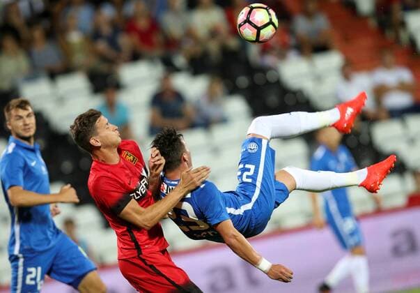 SOCCER - EL quali, Admira vs Liberec MARIA ENZERSDORF,AUSTRIA,28.JUL.16 - SOCCER - UEFA Europa League, qualification, FC Admira Wacker Moedling vs FC Slovan Liberec. Image shows Stephan Zwierschitz (Admira) and Egon Vuch (Liberec). GEPAxpictures xPatrickxLeuk