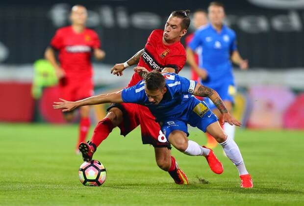 SOCCER - EL quali, Admira vs Liberec MARIA ENZERSDORF,AUSTRIA,28.JUL.16 - SOCCER - UEFA Europa League, qualification, FC Admira Wacker Moedling vs FC Slovan Liberec. Image shows Christoph Knasmuellner (Admira) and Jan Sykora (Liberec). GEPAxpictures xCh.xKelemen