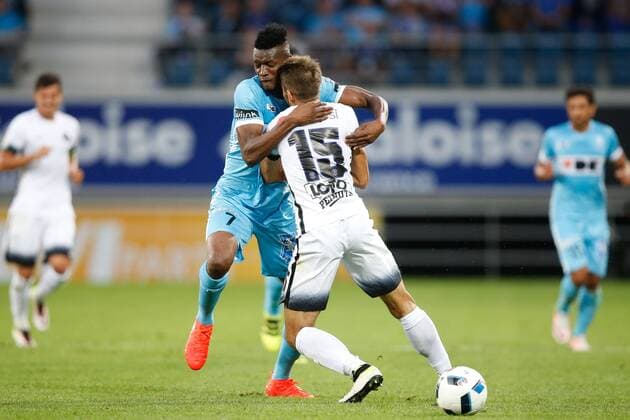 Gent s Kalifa Coulibaly and Viitorul s Bogdan Tiru fight for the ball during the first leg match of the third qualifying round between Belgian first league soccer team KAA Gent and Romania s FC Viitorul Constanta in the Europa League competition, on Thursday 28 July 2016, in Gent. BRUNOxFAHY  x04899916x