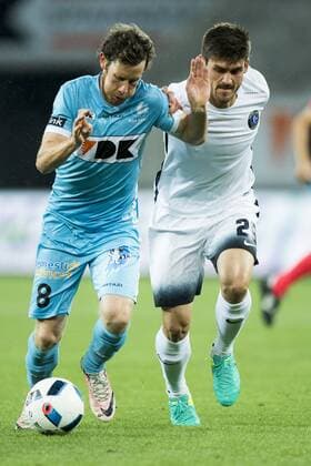 Gent s Thomas Matton and Viitorul s Bogdan Vasile fight for the ball during the first leg match of the third qualifying round between Belgian first league soccer team KAA Gent and Romania s FC Viitorul Constanta in the Europa League competition, on Thursday 28 July 2016, in Gent. JASPERxJACOBS  x04899932x