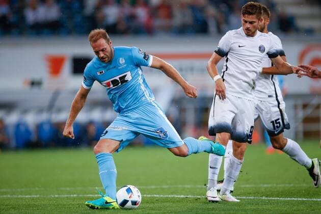 Gent s Laurent Depoitre scores a goal during the first leg match of the third qualifying round between Belgian first league soccer team KAA Gent and Romania s FC Viitorul Constanta in the Europa League competition, on Thursday 28 July 2016, in Gent. BRUNOxFAHY  x04899938x