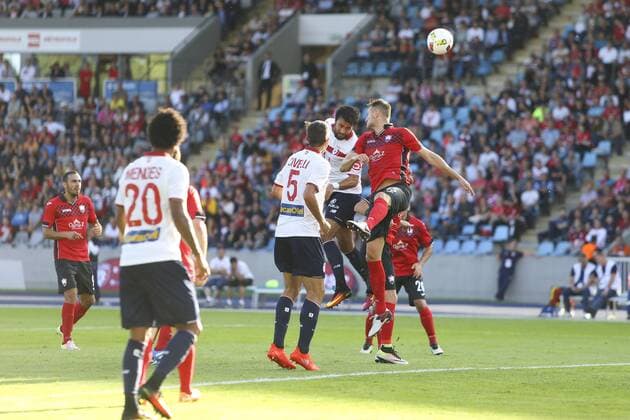 Fußball, EL Quali, OSC Lille - FK Qäbälä Marko Basa (Lille) vs Vitaliy Vernydub (Qabala FK) Fussball Europa League Quali : OSC Lille vs FC Qabala - - 28 07 2016 GwendolineLeGoff Panoramic 