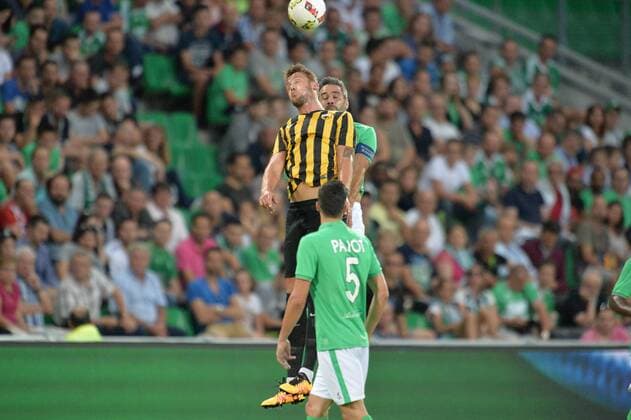 Fußball, EL Quali, AS St. Etienne - AEK Athen Loic Perrin (saint etienne) vs Tomas Pekhart (athenes) Fussball : AS Saint Etienne vs AEK Athenes - Europa League Quali - -28 07 2016 FredericChambert Panoramic 