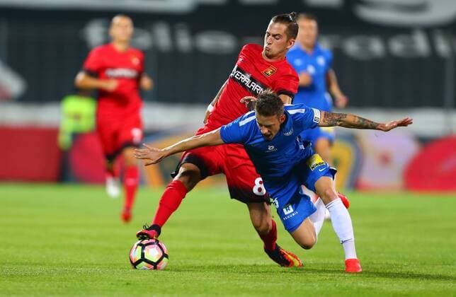 SOCCER - EL quali, Admira vs Liberec MARIA ENZERSDORF,AUSTRIA,28.JUL.16 - SOCCER - UEFA Europa League, qualification, FC Admira Wacker Moedling vs FC Slovan Liberec. Image shows Christoph Knasmuellner (Admira) and Jan Sykora (Liberec). GEPAxpictures xCh.xKelemen