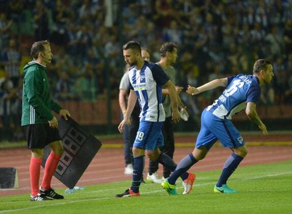Fussball, Herren, Saison 2016 17, Europa League, 3. Qualifikationsrunde (Hinspiel), Hertha BSC - Bröndby IF Kopenhagen im Jahn-Sportpark, v. l. Vedad Ibisevic (Hertha BSC), Julian Schieber (Hertha BSC), 28.07. 2016,
