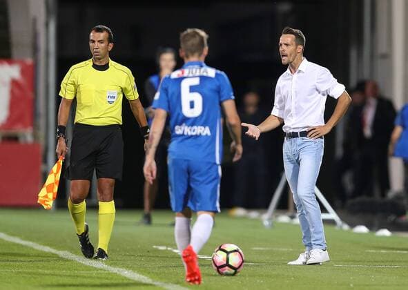 SOCCER - EL quali, Admira vs Liberec MARIA ENZERSDORF,AUSTRIA,28.JUL.16 - SOCCER - UEFA Europa League, qualification, FC Admira Wacker Moedling vs FC Slovan Liberec. Image shows head coach Oliver Lederer. GEPAxpictures xPatrickxLeuk