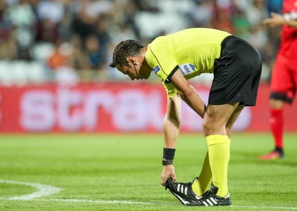 SOCCER - EL quali, Admira vs Liberec MARIA ENZERSDORF,AUSTRIA,28.JUL.16 - SOCCER - UEFA Europa League, qualification, FC Admira Wacker Moedling vs FC Slovan Liberec. Image shows referee Halis Ozkahya. GEPAxpictures xPatrickxLeuk