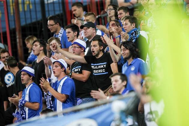 SOCCER - EL quali, Admira vs Liberec MARIA ENZERSDORF,AUSTRIA,28.JUL.16 - SOCCER - UEFA Europa League, qualification, FC Admira Wacker Moedling vs FC Slovan Liberec. Image shows fans of Liberec. GEPAxpictures xPatrickxLeuk