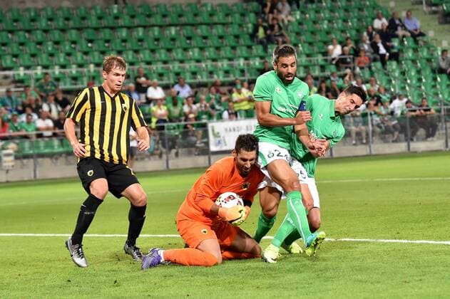 Fußball, EL Quali, AS St. Etienne - AEK Athen Loic Perrin et Vincent Pajot (saint etienne) vs Ioannis Anestis (athenes) Fussball : AS Saint Etienne vs AEK Athenes - Europa League Quali - -28 07 2016 FredericChambert Panoramic 