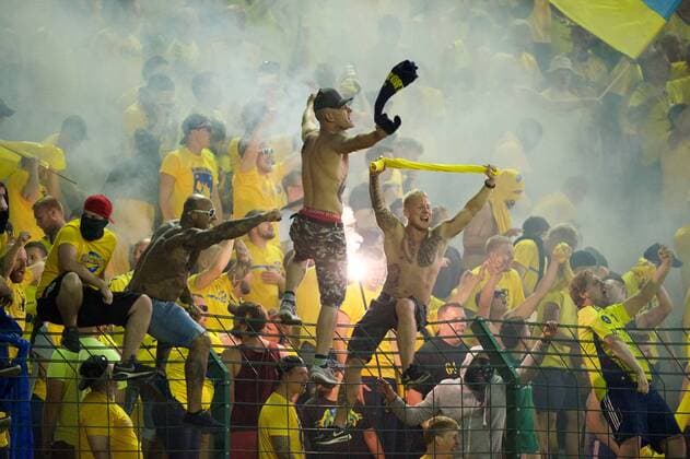 Fussball Berlin 28.07.2016 Europaleague Qualifikation Hertha BSC Berlin - Bröndby Kopenhagen Pyrotechnik Bengalische Feuer Kopenhagener Fanblock Fans