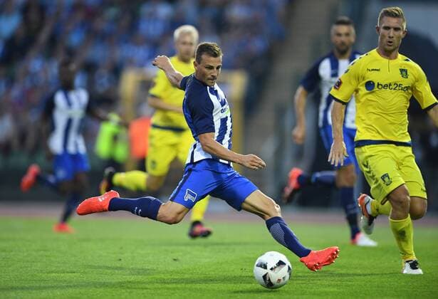 Vladimir Darida (Hertha BSC), am Ball Hertha BSC Berlin - Bröndby IF Europa League, Qualifikation, 3. Runde, Fußball, Fussball, soccer, Herren, Männer, Maenner, Deutschland, Germany, Ergebnis Berlin, 28.7.2016, Friedrich-Ludwig-Jahn-Stadion