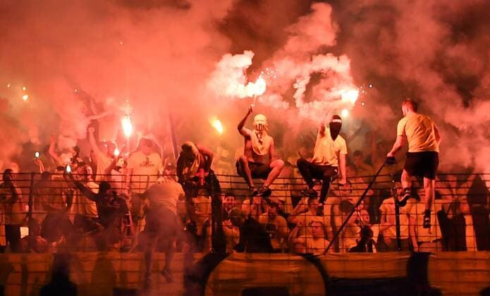Die Bröndby-Fans zünden Pyrotechnik Hertha BSC Berlin - Bröndby IF Europa League, Qualifikation, 3. Runde, Fußball, Fussball, soccer, Herren, Männer, Maenner, Deutschland, Germany, Ergebnis Berlin, 28.7.2016, Friedrich-Ludwig-Jahn-Stadion