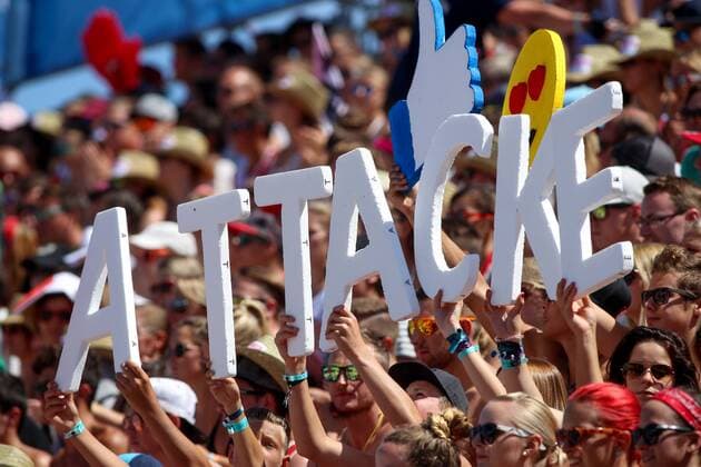 Bilder des Tages - SPORT BEACHVOLLEYBALL - A1 Major Klagenfurt 2016 KLAGENFURT,AUSTRIA,29.JUL.16 - Beach volleyball Beachvolleyball - FIVB World Tour 2016, A1 Major Klagenfurt, men. Image shows the fans. GEPAxpictures xMaticxKlansek