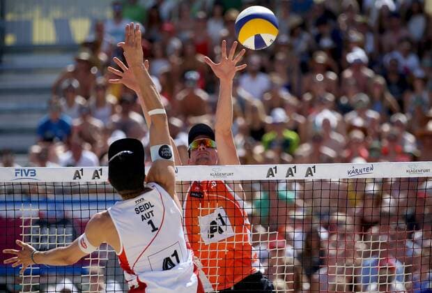 BEACHVOLLEYBALL - A1 Major Klagenfurt 2016 KLAGENFURT,AUSTRIA,29.JUL.16 - Beach volleyball Beachvolleyball - FIVB World Tour 2016, A1 Major Klagenfurt, men. Image shows Robin Seidl (AUT) and Robert Meeuwsen (NED). GEPAxpictures xDanielxGoetzhaber