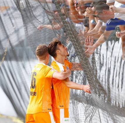28.07.2016 Kybunpark St Gallen , SCHWEIZ , Saison 2016 2017 Herren Fussball Europa League Grasshopper Club Zürich - Apollon Limassol (CYP) Torjubel mit den Fans , Haris Tabakovic - Florian Kamberi (Grasshopper) 