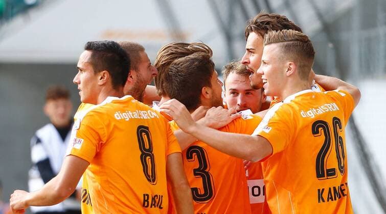 28.07.2016 Kybunpark St Gallen , SCHWEIZ , Saison 2016 2017 Herren Fussball Europa League Grasshopper Club Zürich - Apollon Limassol (CYP) Torjubel ua. mit Marko Basic , Runar Mar Sigurjonsson , Haris Tabakovic und Florian Kamberi (Grasshopper) 