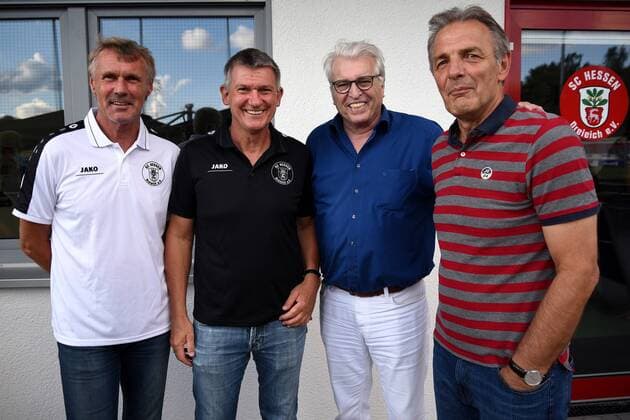 29.07.2016 Dreieich, Hahn Air Sportpark Dreieich Hessenliga Saison 2015 2016 SC Hessen Dreieich - FC Viktoria Urberach Trainer Rudi Bommer (SC Hessen Dreieich ) Hans Nolte (HahnAir), Peter Dinkel Sportkreisvorsitzender, Vize-Präsident Charly Körbel ((SC Hessen Dreieich )