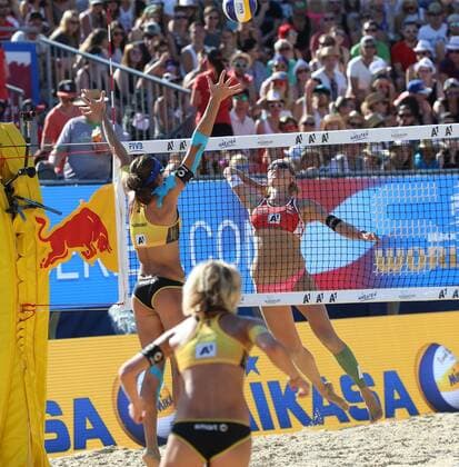 Beachvolleyball. Beach volleyball Beachvolleyball Major Series. Laura LUDWIG, Kira WALKENHORST (GER), Nina BETSCHART (SUI). Klagenfurt, 30.7.2016.