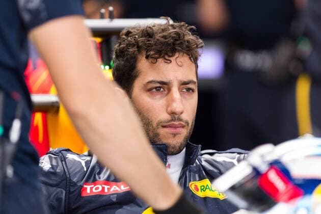 Daniel Ricciardo (Red Bull Racing) steigt in das Auto, Grosser Preis von Deutschland 2016, 3. freies Training, Motorsport, Formel 1, 30.07.2016, Copyright: Neisx Eibner-Pressefoto EP_ans