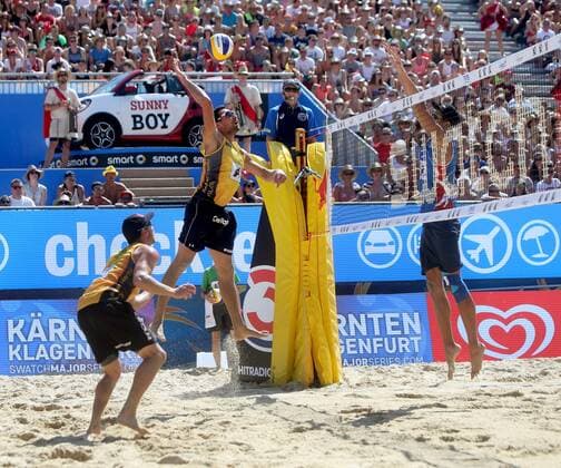 Beachvolleyball. Beach volleyball Beachvolleyball Major Series. Jonathan ERDMANN, Stefan WINDSCHEIF (GER), Oleg STOYANOVSKIY (RUS). Klagenfurt, 30.7.2016.