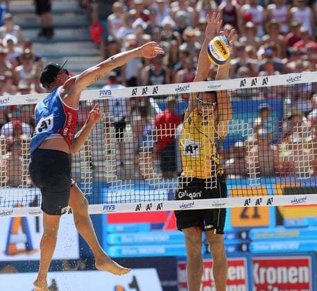 Beachvolleyball. Beach volleyball Beachvolleyball Major Series. Jonathan ERDMANN, (GER), Oleg STOYANOVSKIY, (RUS). Klagenfurt, 30.7.2016.