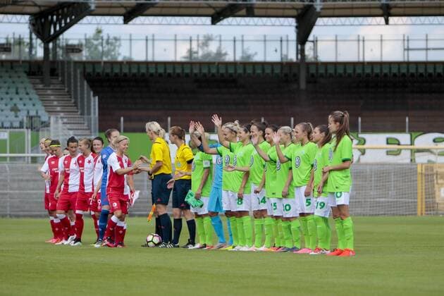 Fußball, Frauen, VfL Wolfsburg - SK Slavia Prag; Aufstellung vor dem Spiel. xtgx