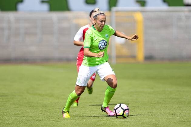 Fußball, Frauen, VfL Wolfsburg - SK Slavia Prag; Zsanett Jakabfi (Wolfsburg, 3) am Ball. xtgx