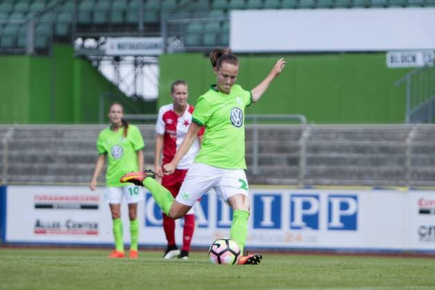 Fußball, Frauen, VfL Wolfsburg - SK Slavia Prag; Caroline Graham Hansen (Wolfsburg, 26) Torschützin zum 1:1 ,scores the goal, Tor, Torschuss, Abschluss, Torabschluss, Torerfolg, Aktion, action. Elfmeter, Strafstoß, Strafstoss, penalty, Aktion, action. xtgx