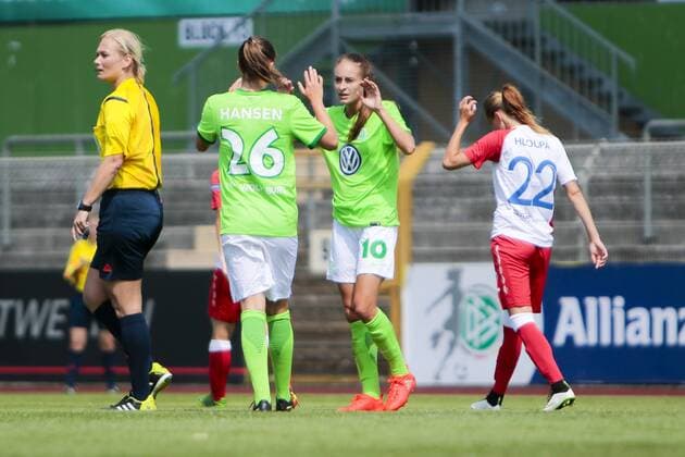 Fußball, Frauen, VfL Wolfsburg - SK Slavia Prag; vl Caroline Graham Hansen (Wolfsburg, 26), Tessa Wullaert (Wolfsburg, 10) Jubel, Torjubel, Freude, Emotion, Torerfolg, Aktion, action, goal, goal celebration, celebrates. xtgx